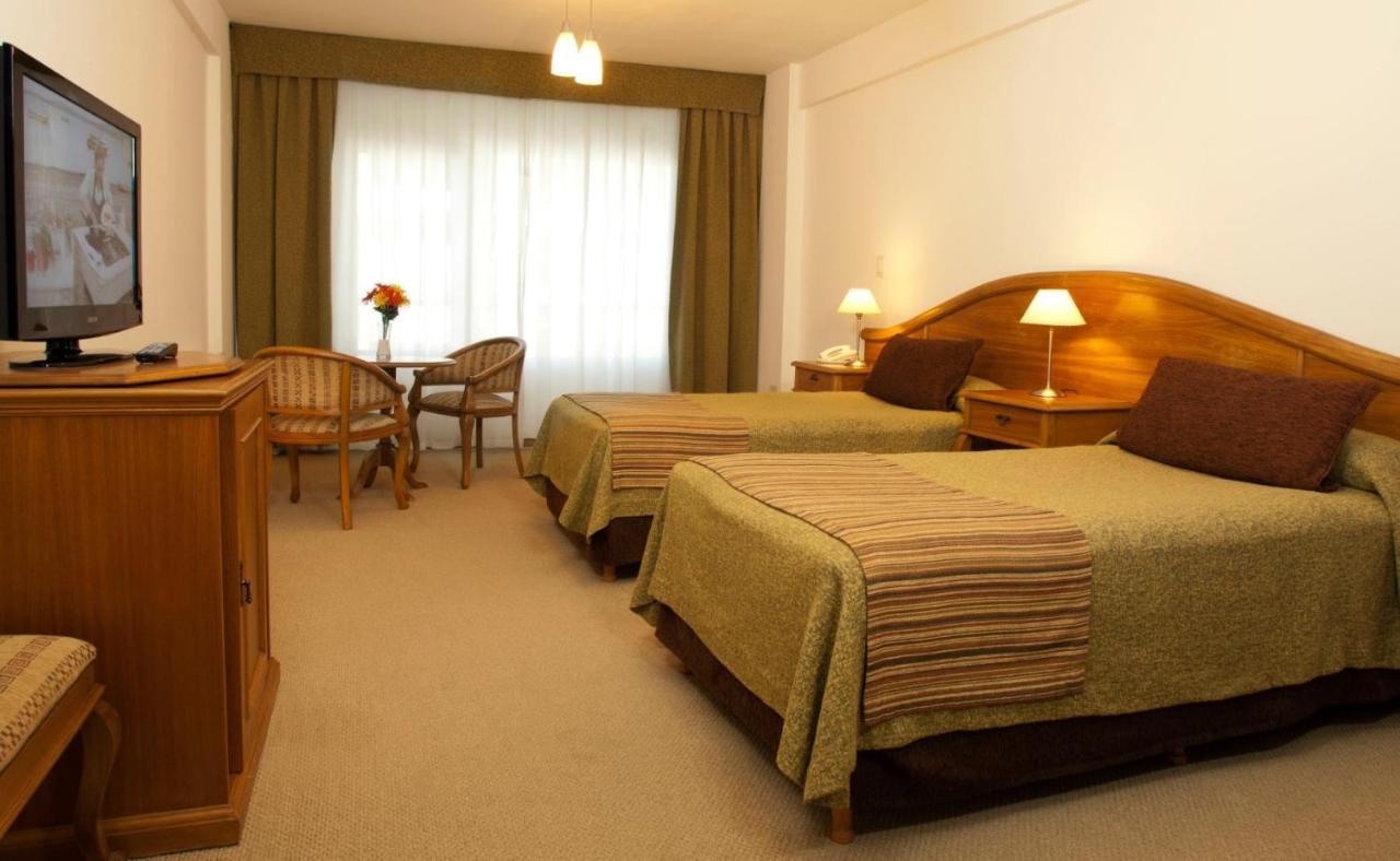 Hotel Piren Puerto Madryn Exterior photo