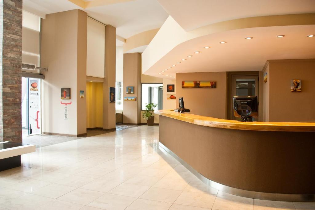 Hotel Piren Puerto Madryn Exterior photo